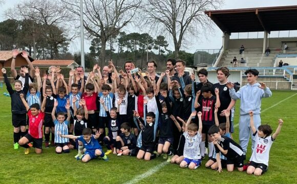 Les Girondins rendent visite aux écoles de foot